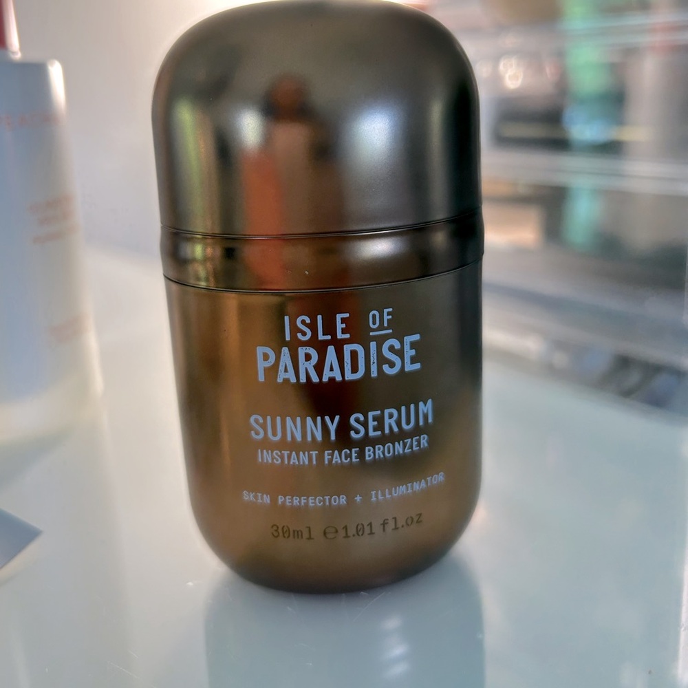 Isle of Paradise Sunny Serum